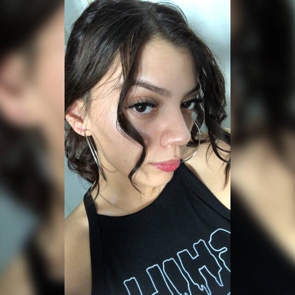 Meet your Posher, Allison - Picture 1 of 1